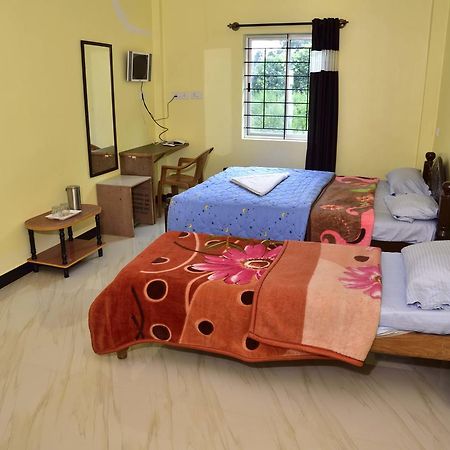 J R Mist Valley Inn Ooty Exterior photo