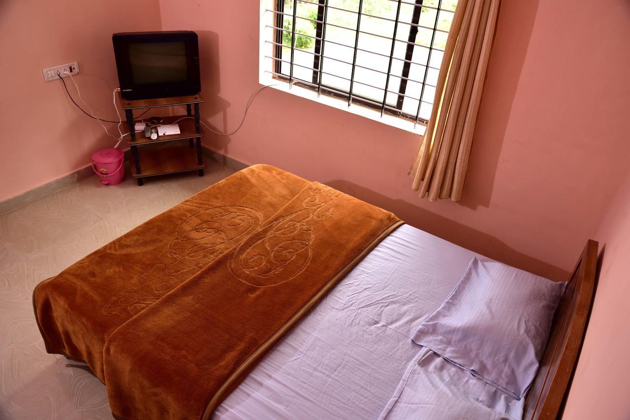 J R Mist Valley Inn Ooty Exterior photo